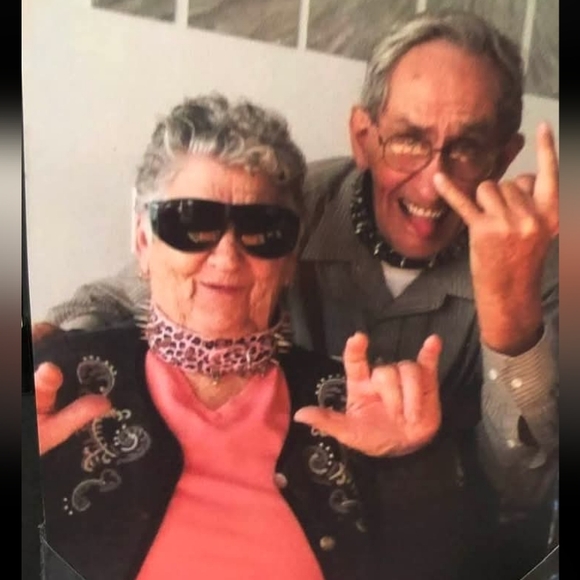 🌹 VANILLA & GOLD ROSES TABLECLOTH 68 X 50 - Picture 15 of 16